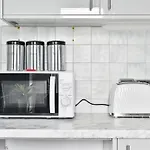 Perfect 1-Bed E15, Sleeps 5, 1 Min From Tube Station, Near Westfields
