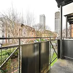Perfect 1-Bed E15, Sleeps 5, 1 Min From Tube Station, Near Westfields