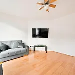Perfect 1-Bed E15, Sleeps 5, 1 Min From Tube Station, Near Westfields