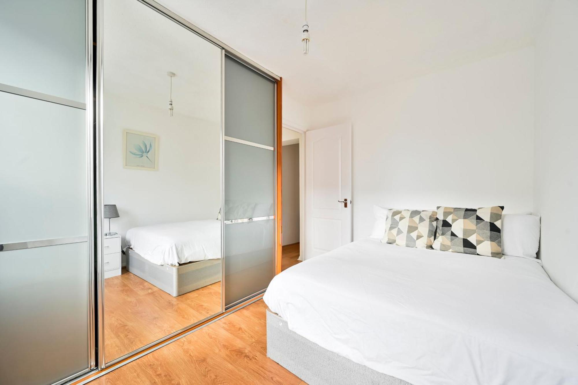 Perfect 1-bed E15, Sleeps 5, 1 Min From Tube Station, Near Westfields Appartamento