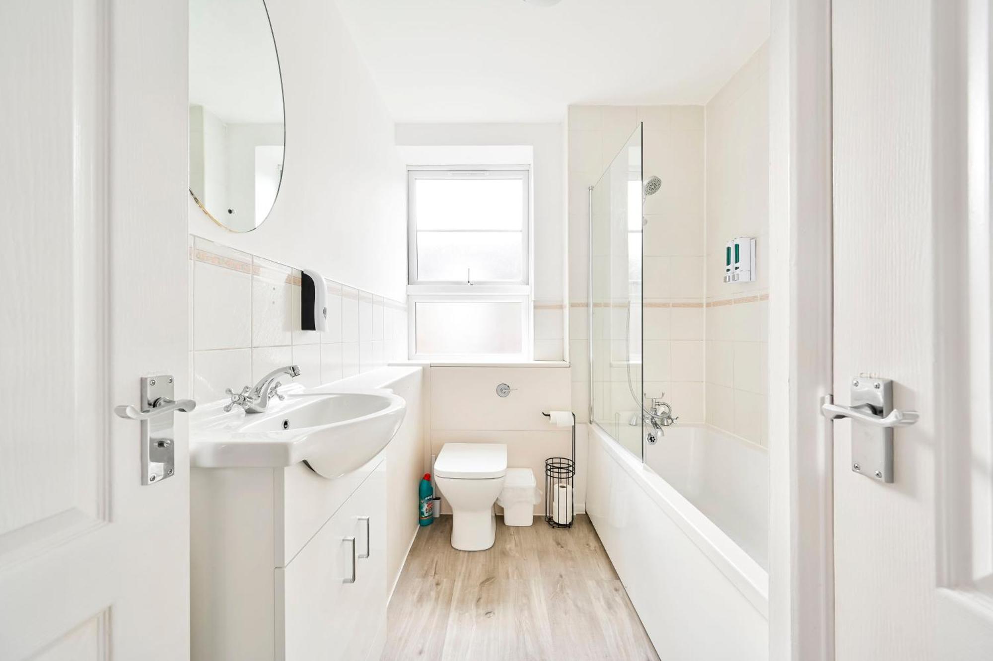 Appartamento Perfect 1-bed E15, Sleeps 5, 1 Min From Tube Station, Near Westfields Londra